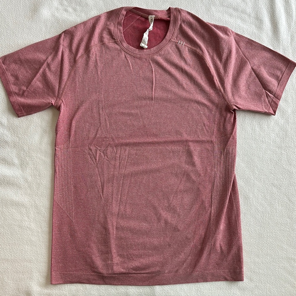 Men’s Lululemon Shirt Size Medium in Red